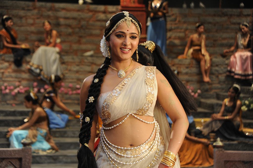 Actress Anushka Shetty Latest Hd Photos, Stills, Images, - Anushka Shetty In Rudramadevi - HD Wallpaper 