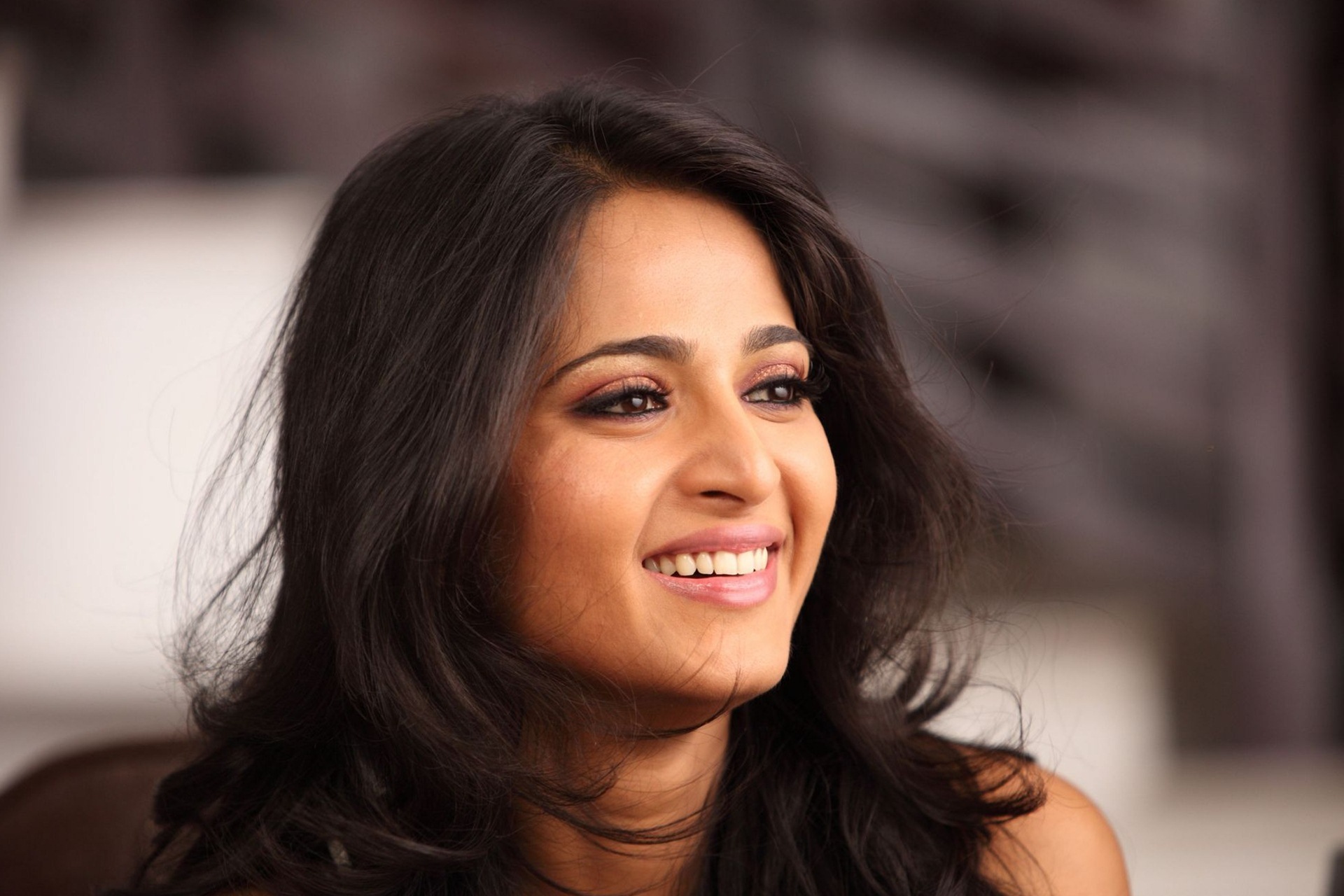 Anushka Shetty Hd Rudramadevi - HD Wallpaper 