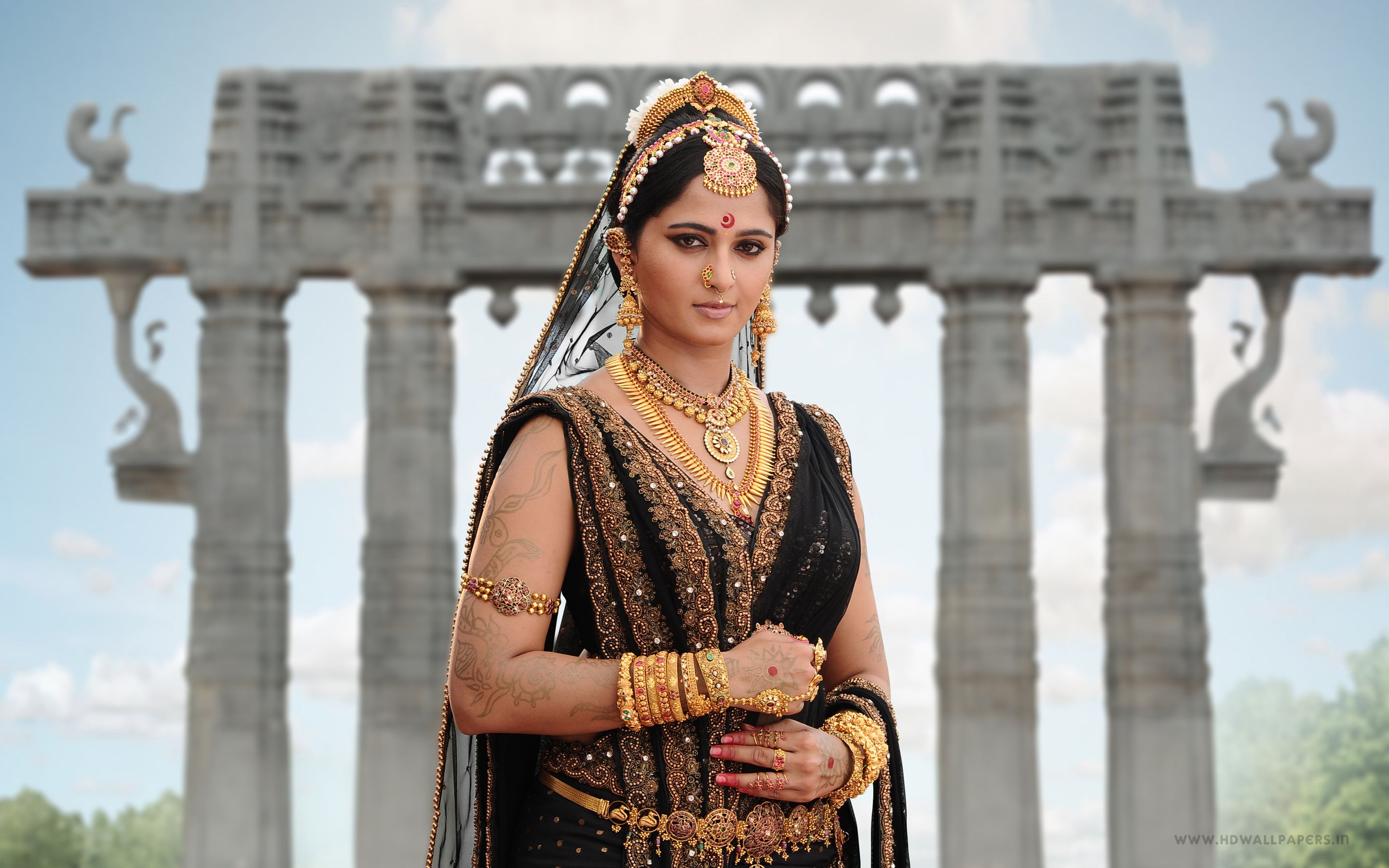 Anushka Shetty In Rudramadevi Movie Wallpaper,movie - Anushka Shetty Role In Sye Raa Narasimha Reddy - HD Wallpaper 
