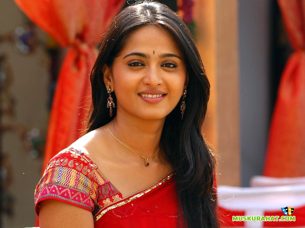 Anushka Shetty Desktop Cute 3d Wallpapers - Anushka Shetty Imges Download - HD Wallpaper 
