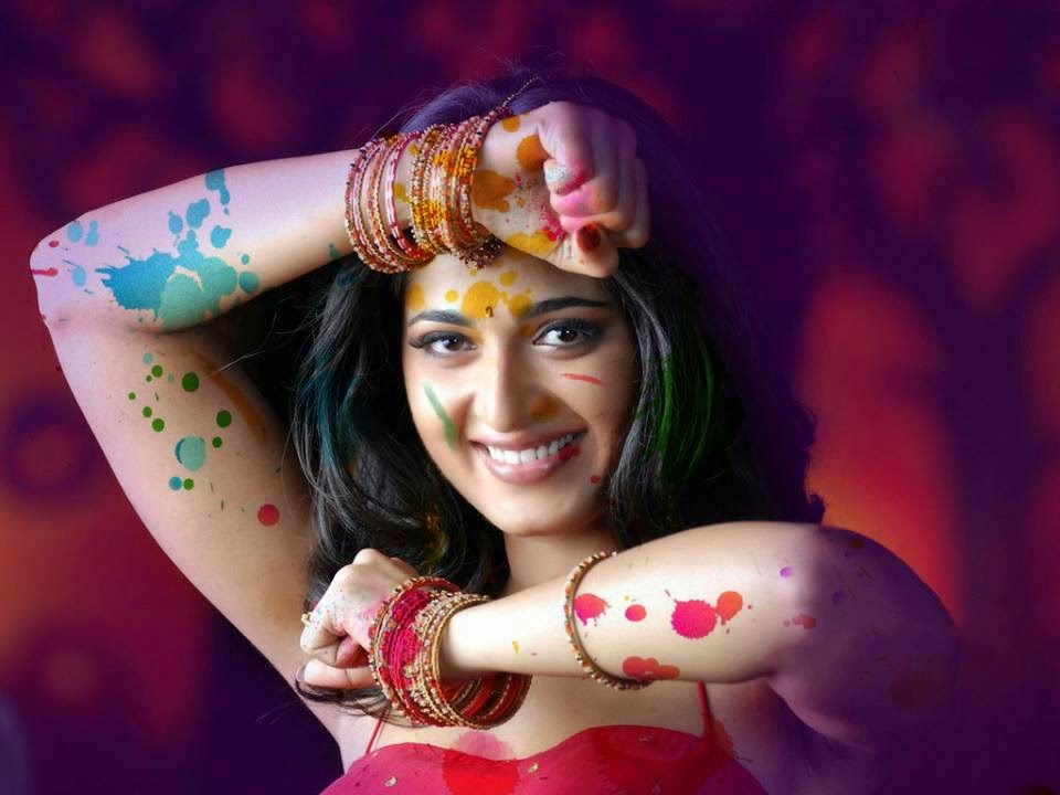 Anushka Shetty Hd Wallpapers And Free Images Download - Anushka In Om Namo Venkatesaya - HD Wallpaper 