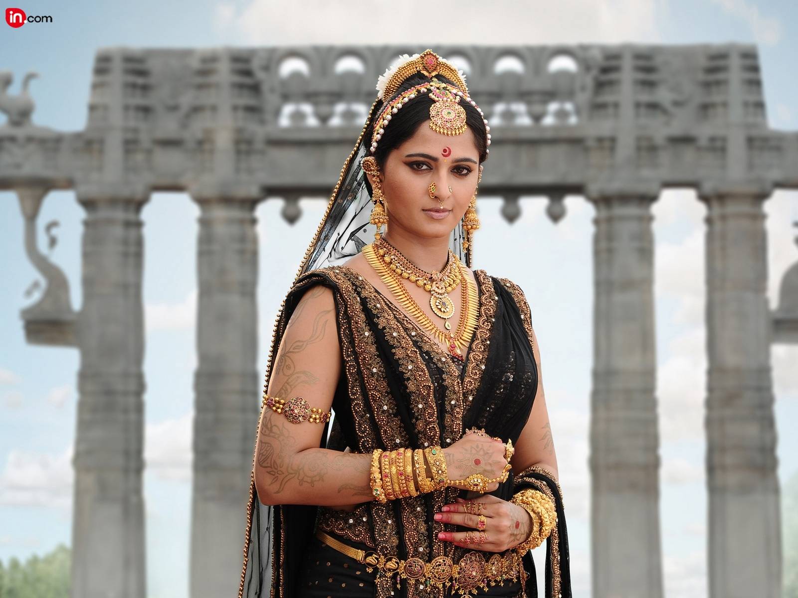 Download Anushka Shetty Images Latest Wallpaper In - Sye Raa Narasimha Reddy Anushka Shetty - HD Wallpaper 