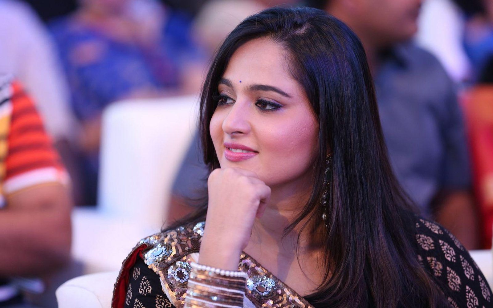 New Anushka Shetty Hd - HD Wallpaper 