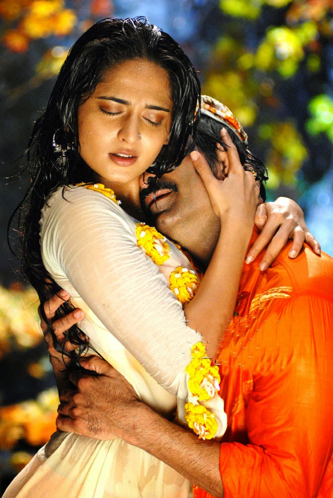 Anushka Hot In Baladoor - HD Wallpaper 