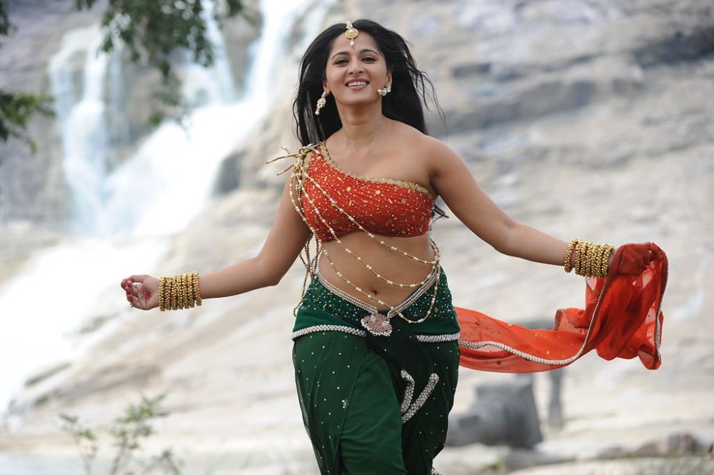 Anushka Shetty Hot Images In Rudramadevi - Anushka Shetty Hot - HD Wallpaper 