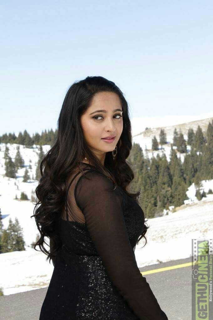 Anushka Shetty Latest Hot - HD Wallpaper 