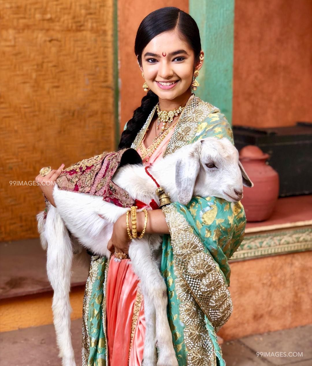 Anushka Sen Hot Hd Photos & Wallpapers For Mobile - Anushka Sen - HD Wallpaper 