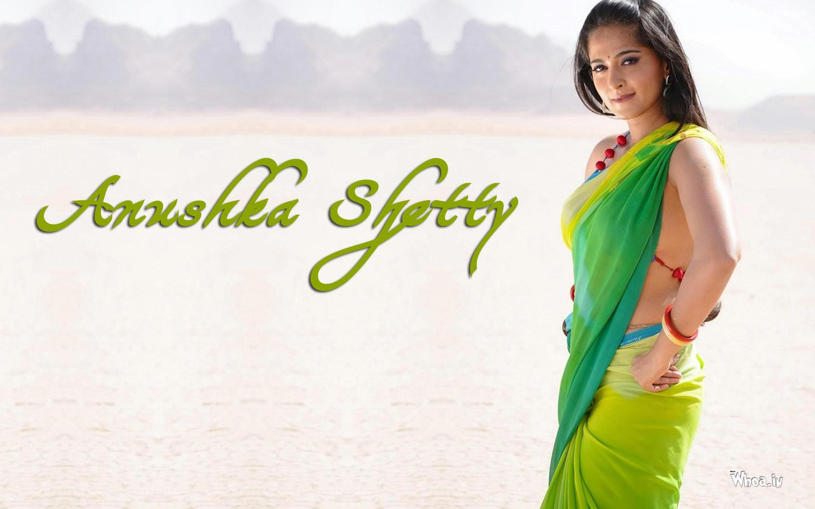 Anushka Shetty Hot Photoshoot In Yellow And Green Saree - Anushka Shetty Hot Saree - HD Wallpaper 