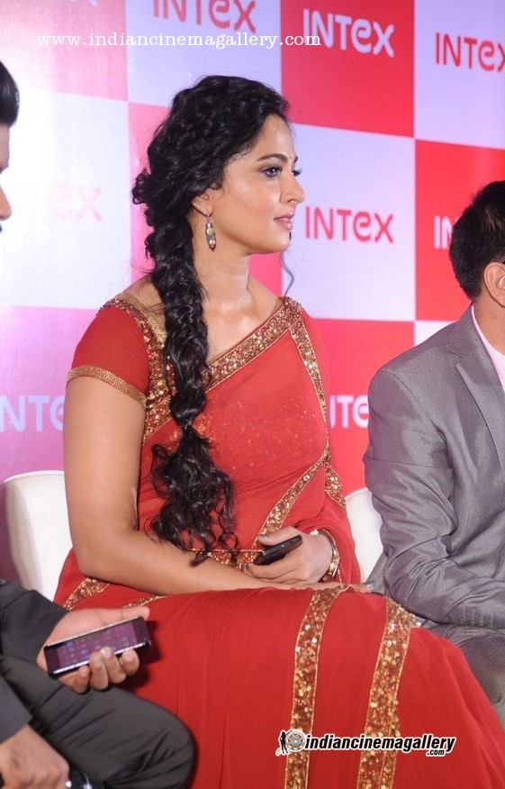 Anushka Shetty Durin Intex Phone Launch - Anushka Shetty Hot Lingaa - HD Wallpaper 