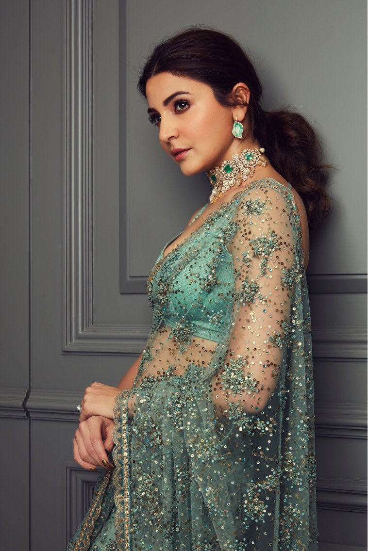 Anushka Sharma At Deepika Wedding - HD Wallpaper 