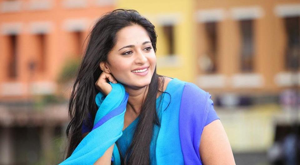 Anushka Shetty Is On A Roll After Baahubali, Her Next - Anushka Shetty - HD Wallpaper 