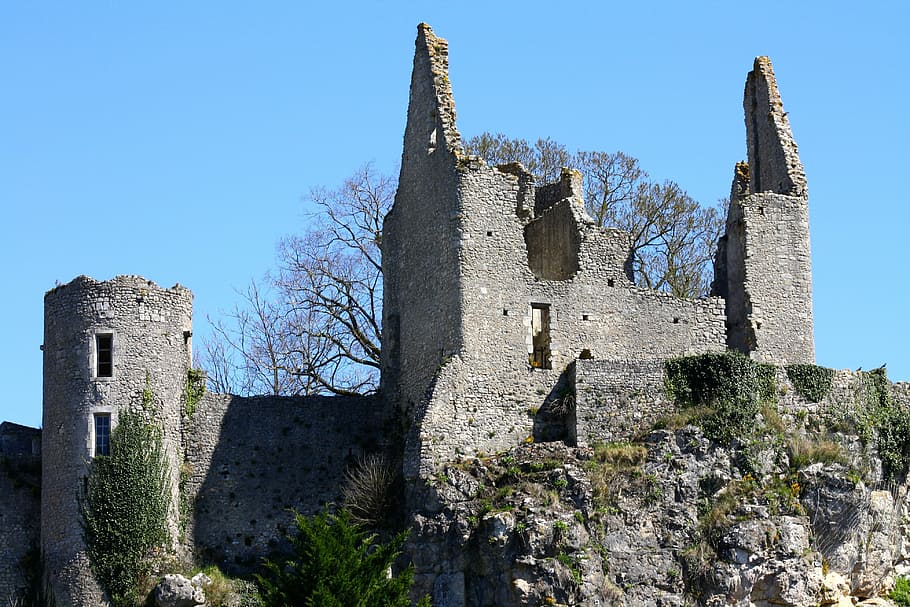 Crumbling Castle Berry France, France Castle Ruins, - HD Wallpaper 