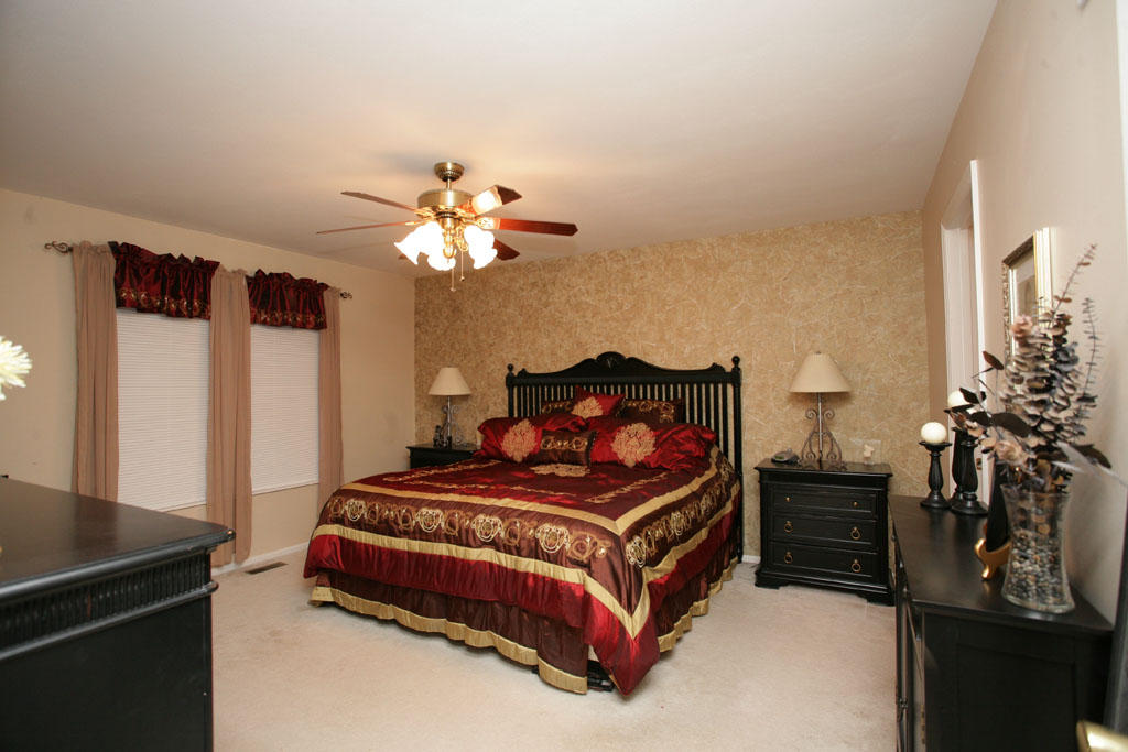 The Master Suite With Wallpaper On The Wall At The - HD Wallpaper 