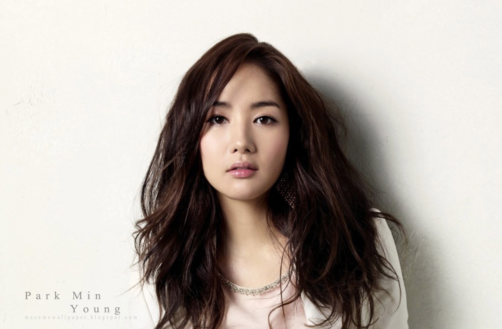 Park Min Young Hot Korean Celeb By Macemewallpaper - Park Min Young Wallpaper Hd - HD Wallpaper 