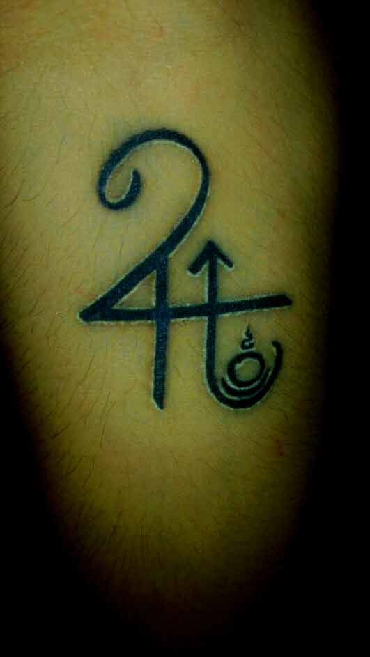Sagittarius Zodiac Symbol Tattoo Design On Thigh - Tattoo Designs For Sagittarius - HD Wallpaper 