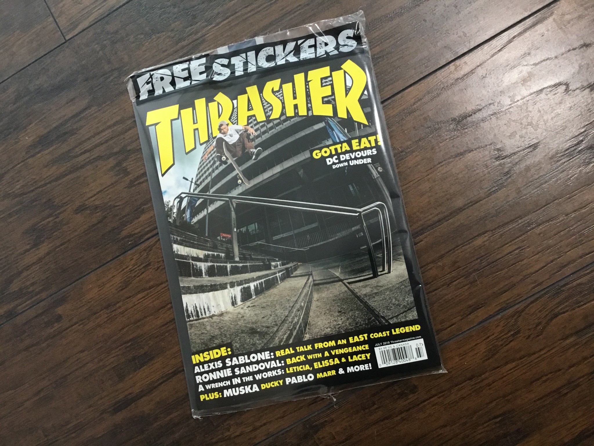 Flyer - HD Wallpaper 