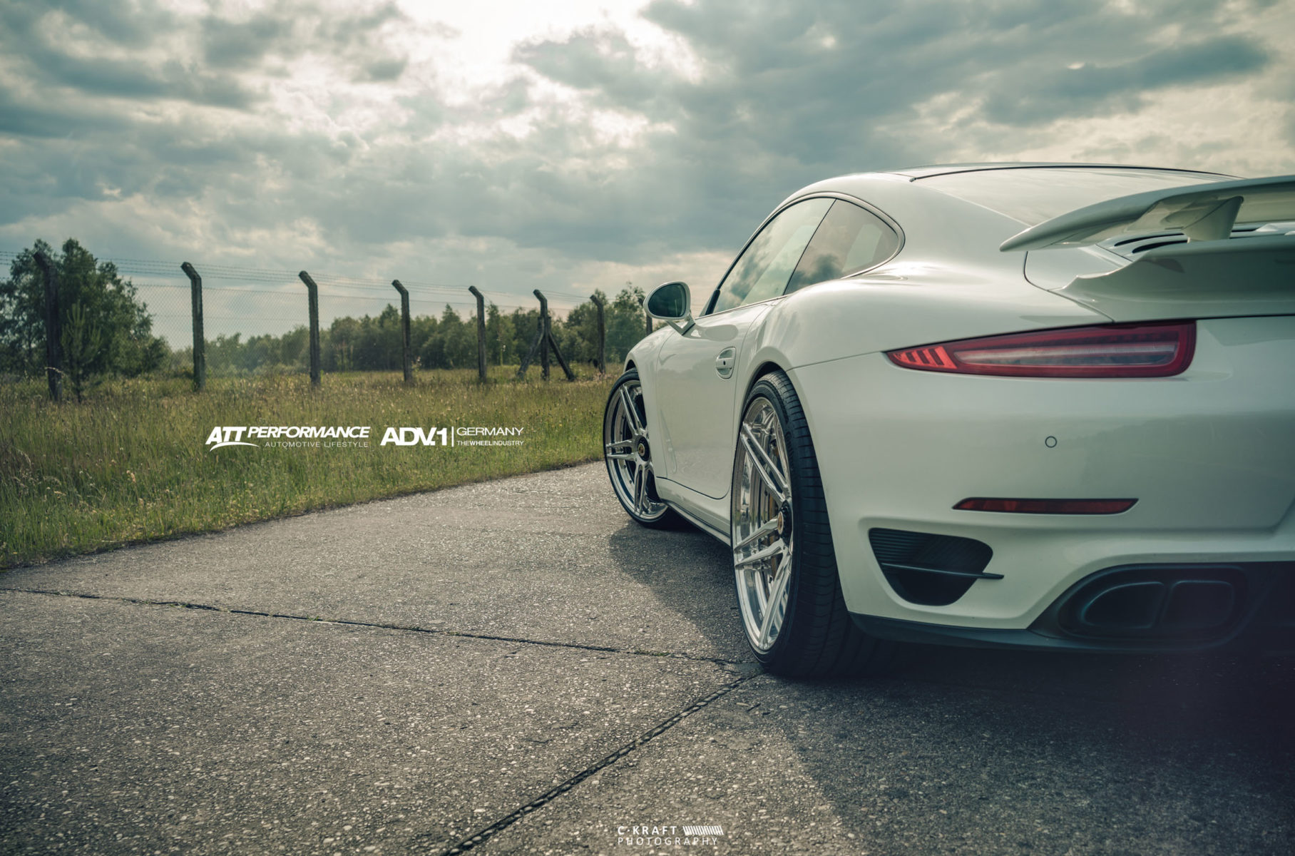 Porsche O11 Turbo S Rear - HD Wallpaper 