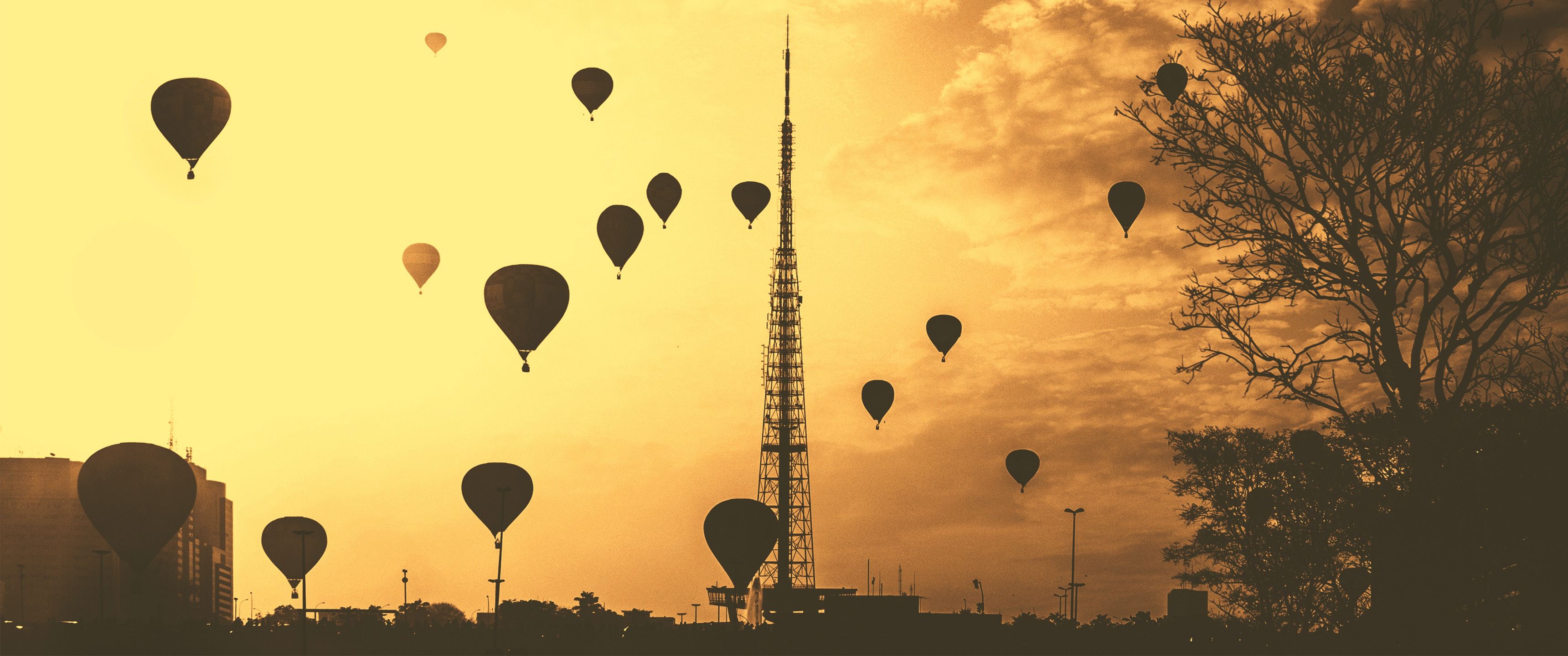 Hot Air Balloon At Sunset - HD Wallpaper 