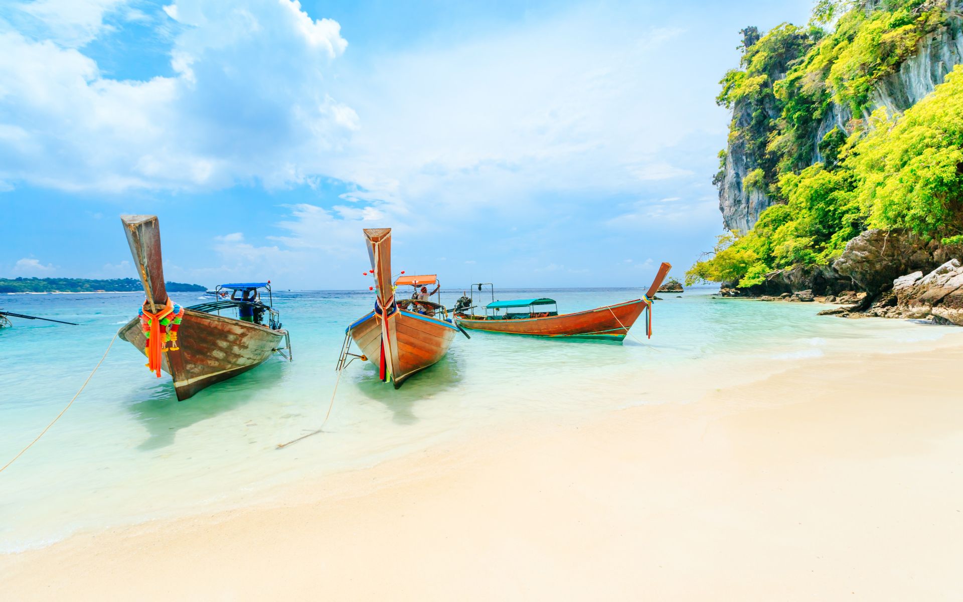Boats On Beach Summer Wallpaper - สถาน ที่ ท่องเที่ยว ภูเก็ต - HD Wallpaper 