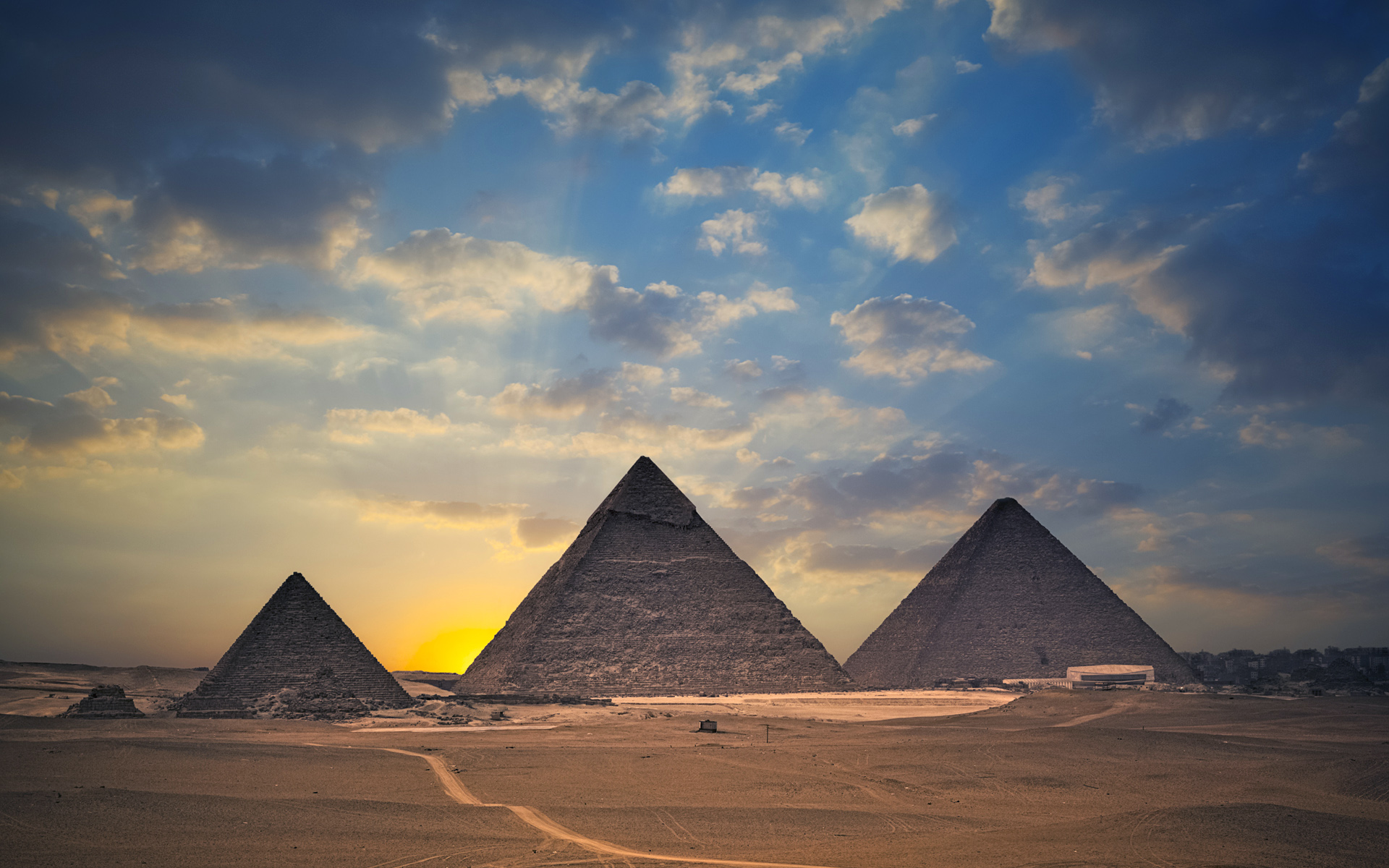 Egyptian Pyramids At Night - HD Wallpaper 