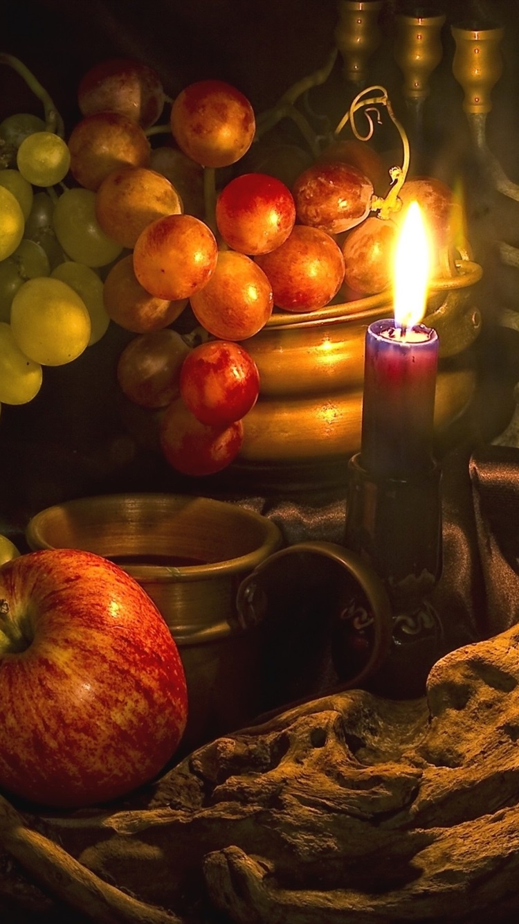 Iphone Wallpaper Grapes, Apples, Candle, Flame, Still - Фрукты И Свеча - HD Wallpaper 