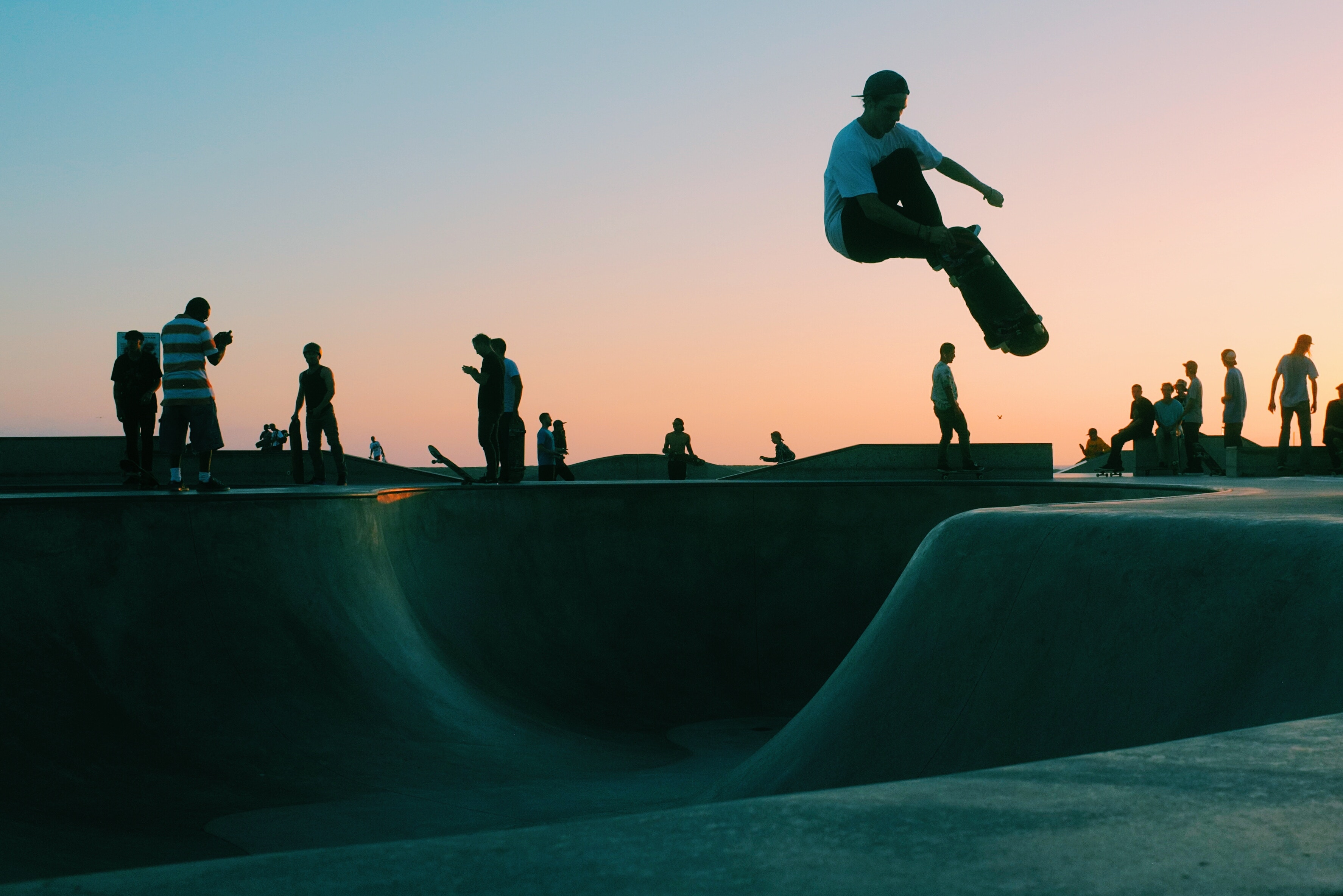 Skate Park Background - HD Wallpaper 