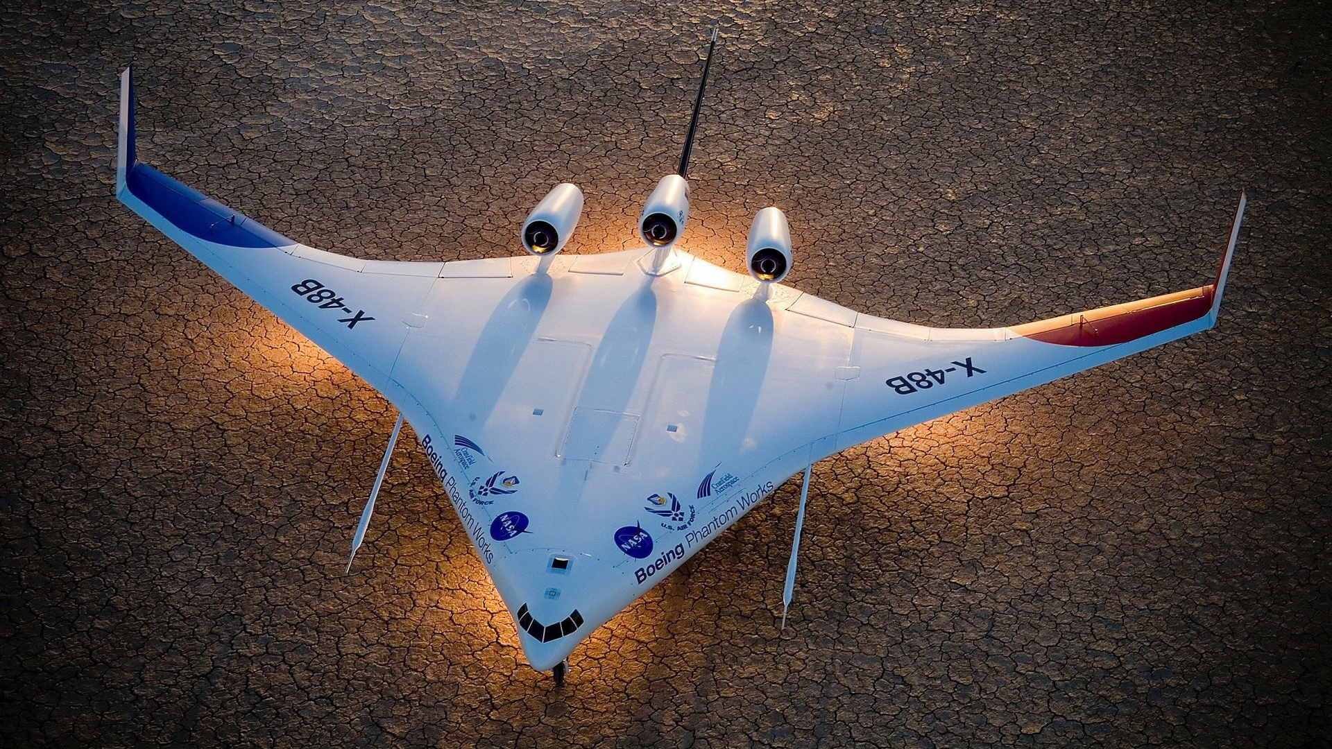 Triangular Plane - HD Wallpaper 