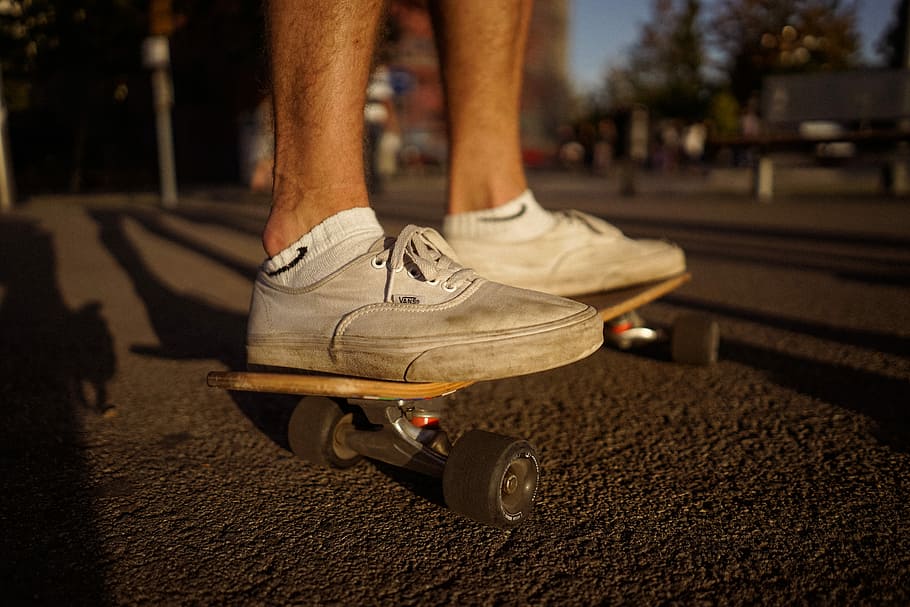 Person Wearing White Vans Authentic Riding Skateboard, - Feet On A Skateboard - HD Wallpaper 