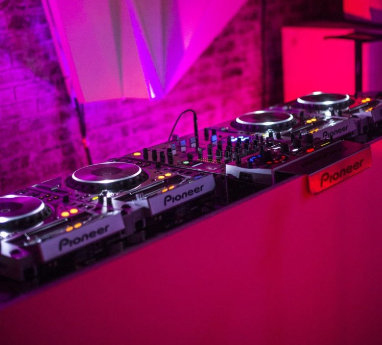 Edm Turntables - HD Wallpaper 