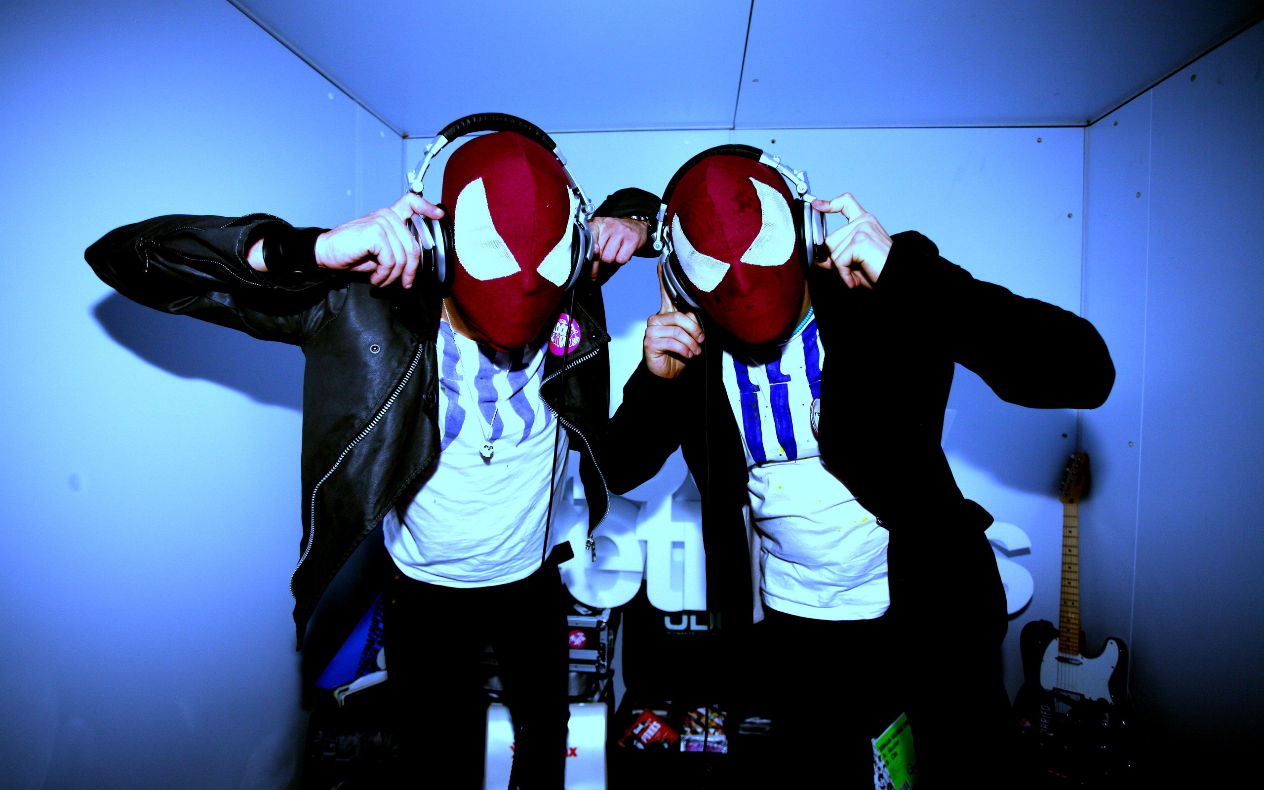 Djs On Mask Wallpaper - Bloody Beetroots - HD Wallpaper 