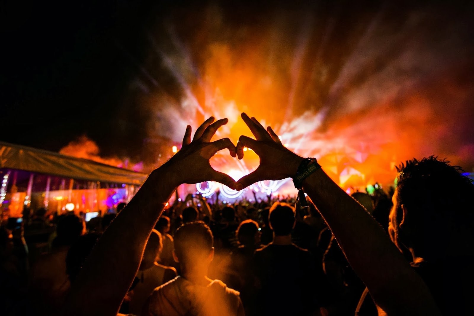 Edm Heart - HD Wallpaper 