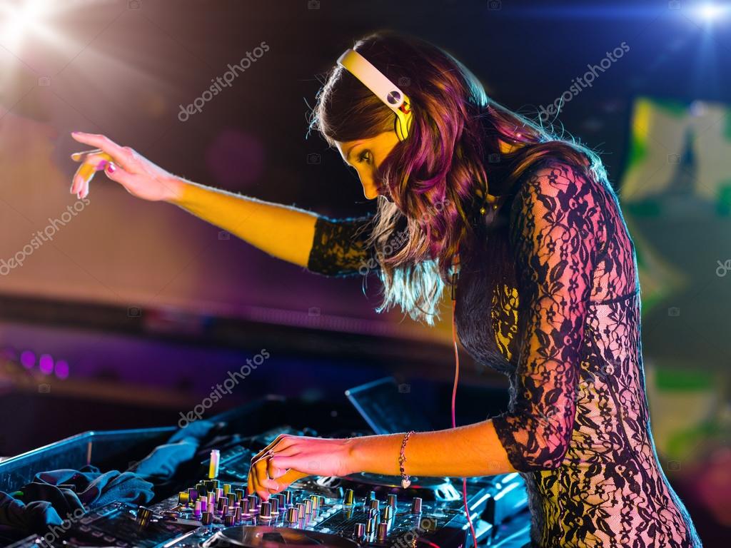 Electro Music Girl Dj - HD Wallpaper 