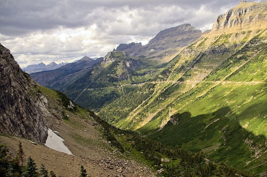 Garden Wall, Highline Trail, Glacier National Park, - Glacier National Park - HD Wallpaper 