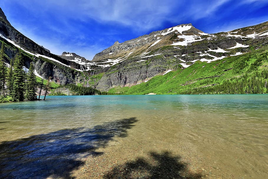 Snow Filled Mountain Near Body Of Water, Grinnell Lake, - Grinnell Lake - HD Wallpaper 