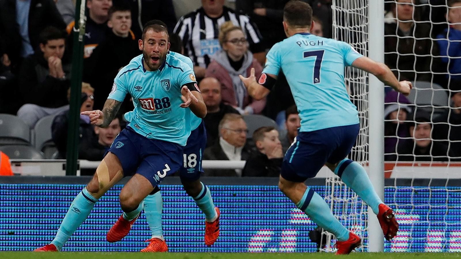 Kick Up A Soccer Ball - HD Wallpaper 