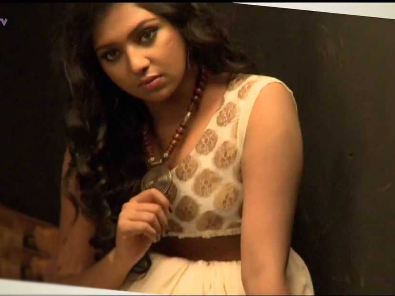 Lakshmi Menon - HD Wallpaper 