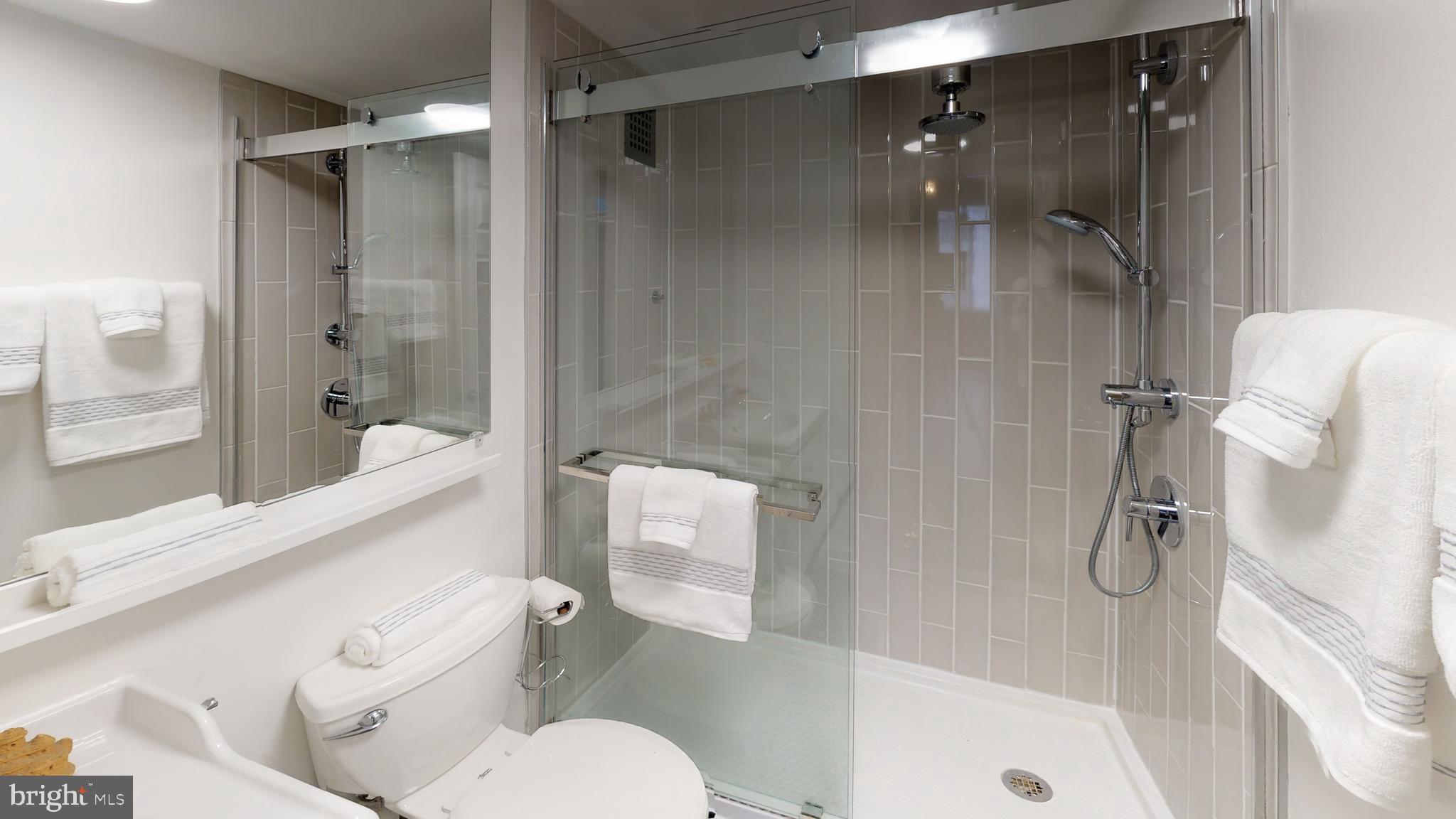 Bathroom - HD Wallpaper 