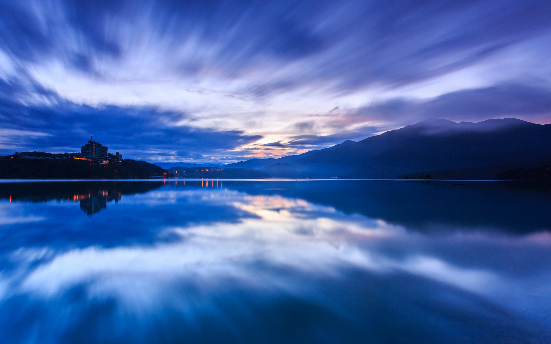 風雲動 Sun Moon Lake, Taiwan - Blue Lake - HD Wallpaper 