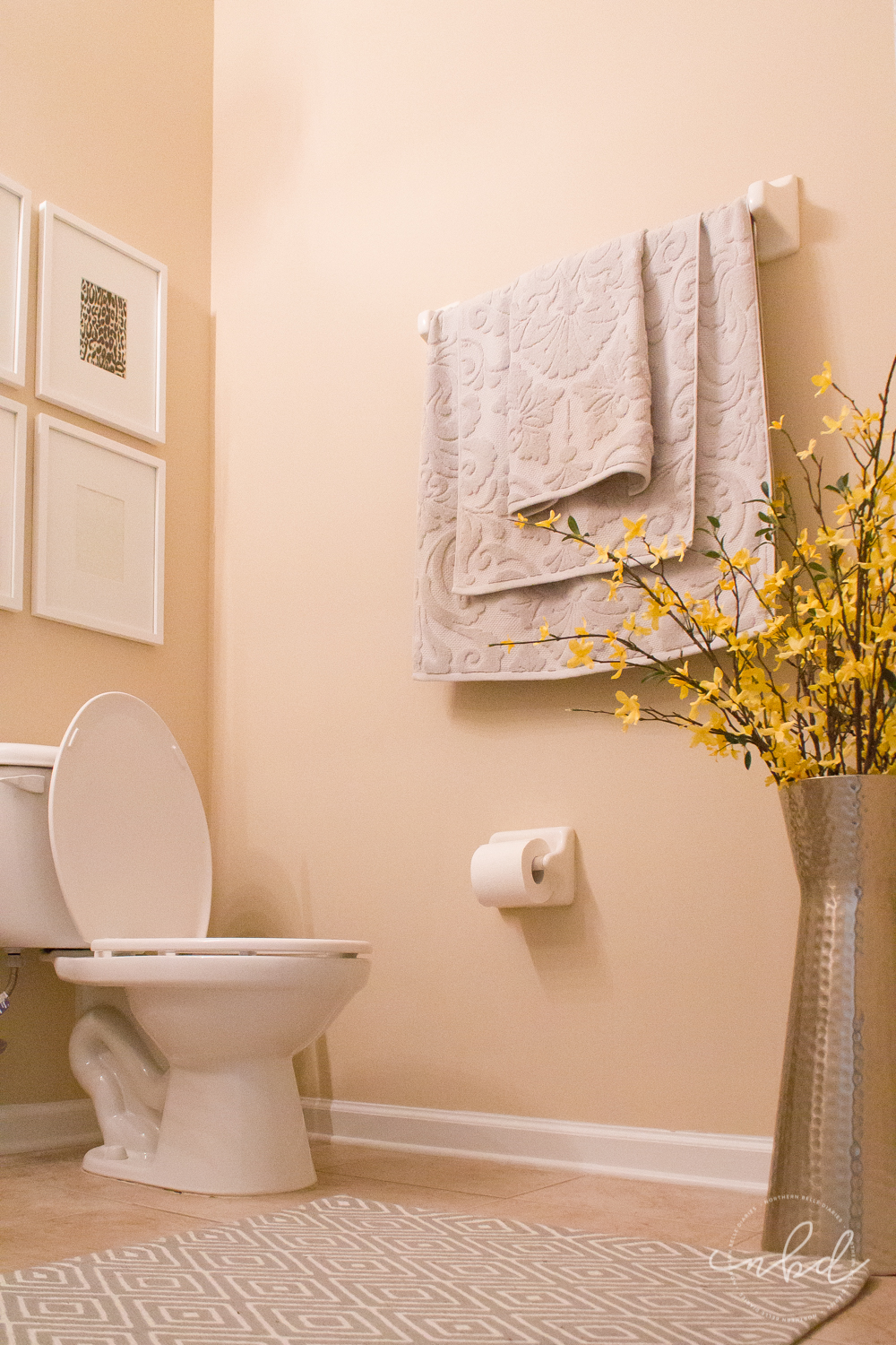 Elegant Half Bath On A Budget Using Devine Color Wallpaper - HD Wallpaper 