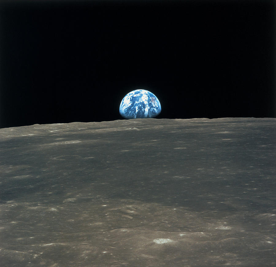 Earth And Moon Wallpaper - HD Wallpaper 