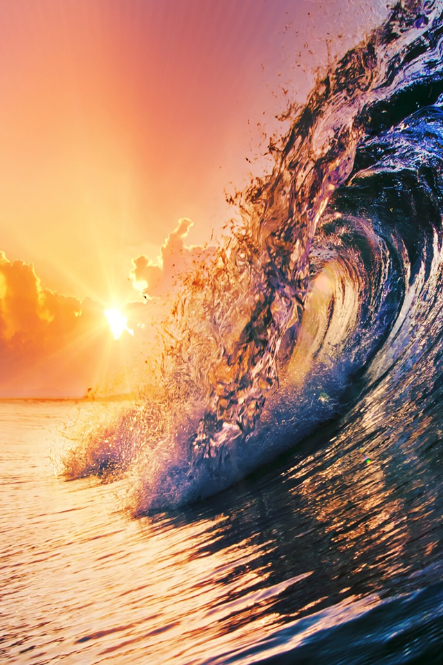 Surging Wave Under Sunrise Iphone 4s Wallpaper - Cool Wave Wallpaper Iphone - HD Wallpaper 