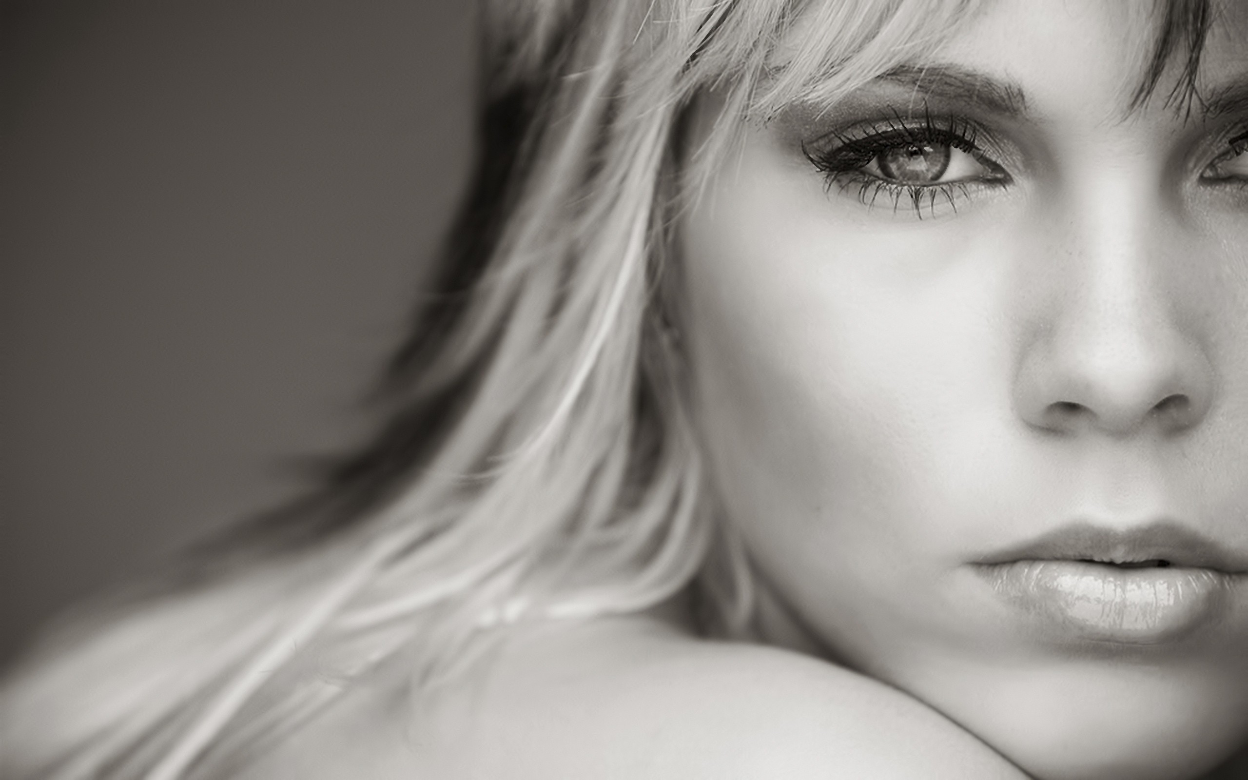 Wallpaper - Hayden Panettiere Black N White - HD Wallpaper 