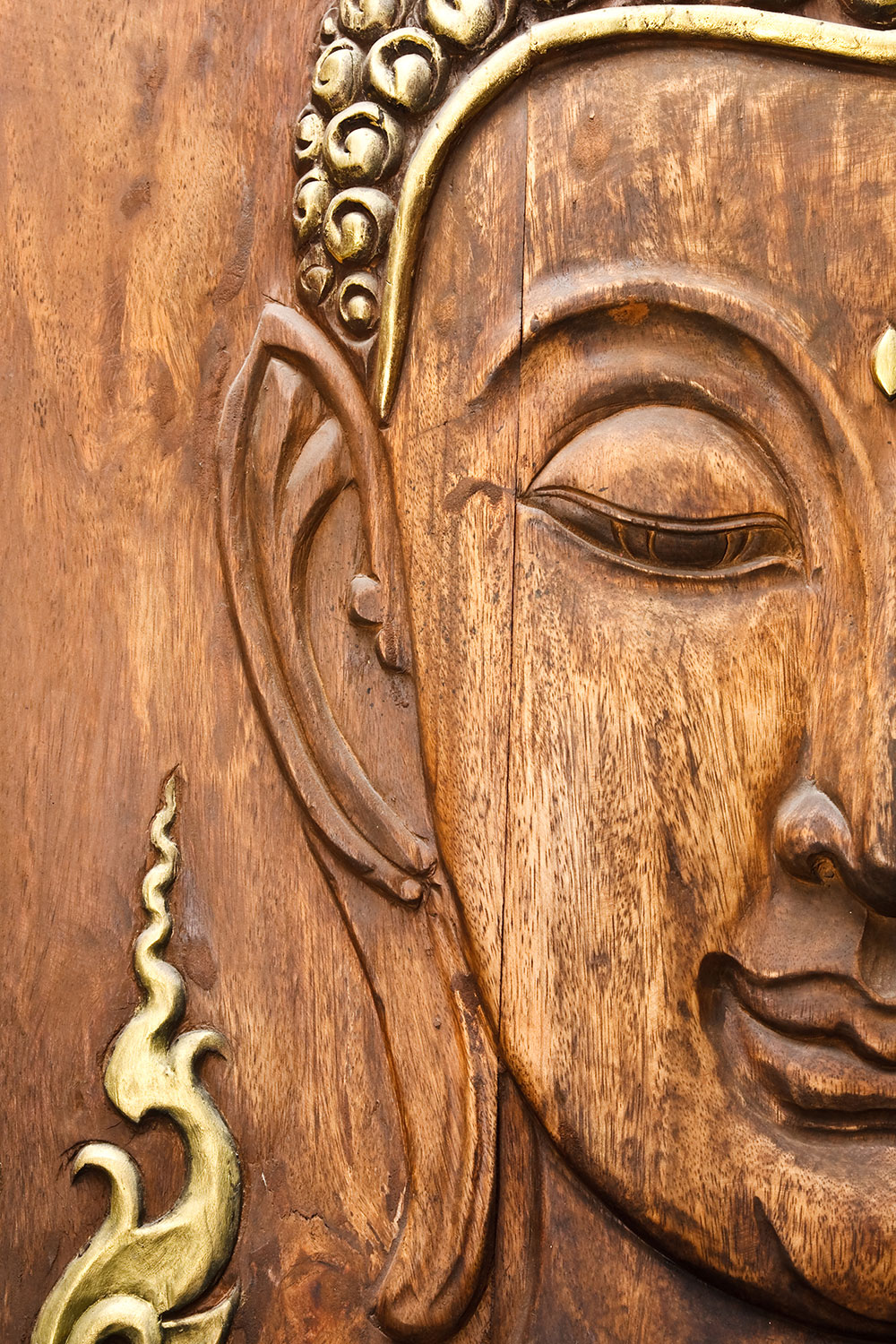 Half Wood Buddha - Face Of Lord Buddha - HD Wallpaper 