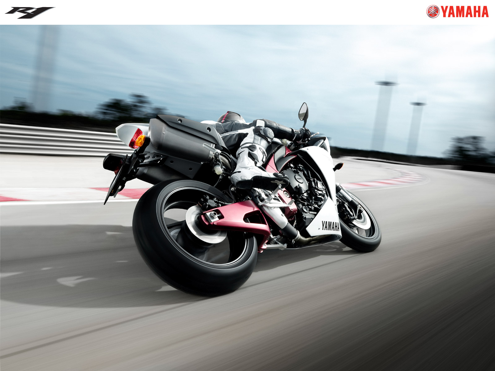 2009 Yamaha Yzf R1 Bike - R1 Bike Photos Download - HD Wallpaper 