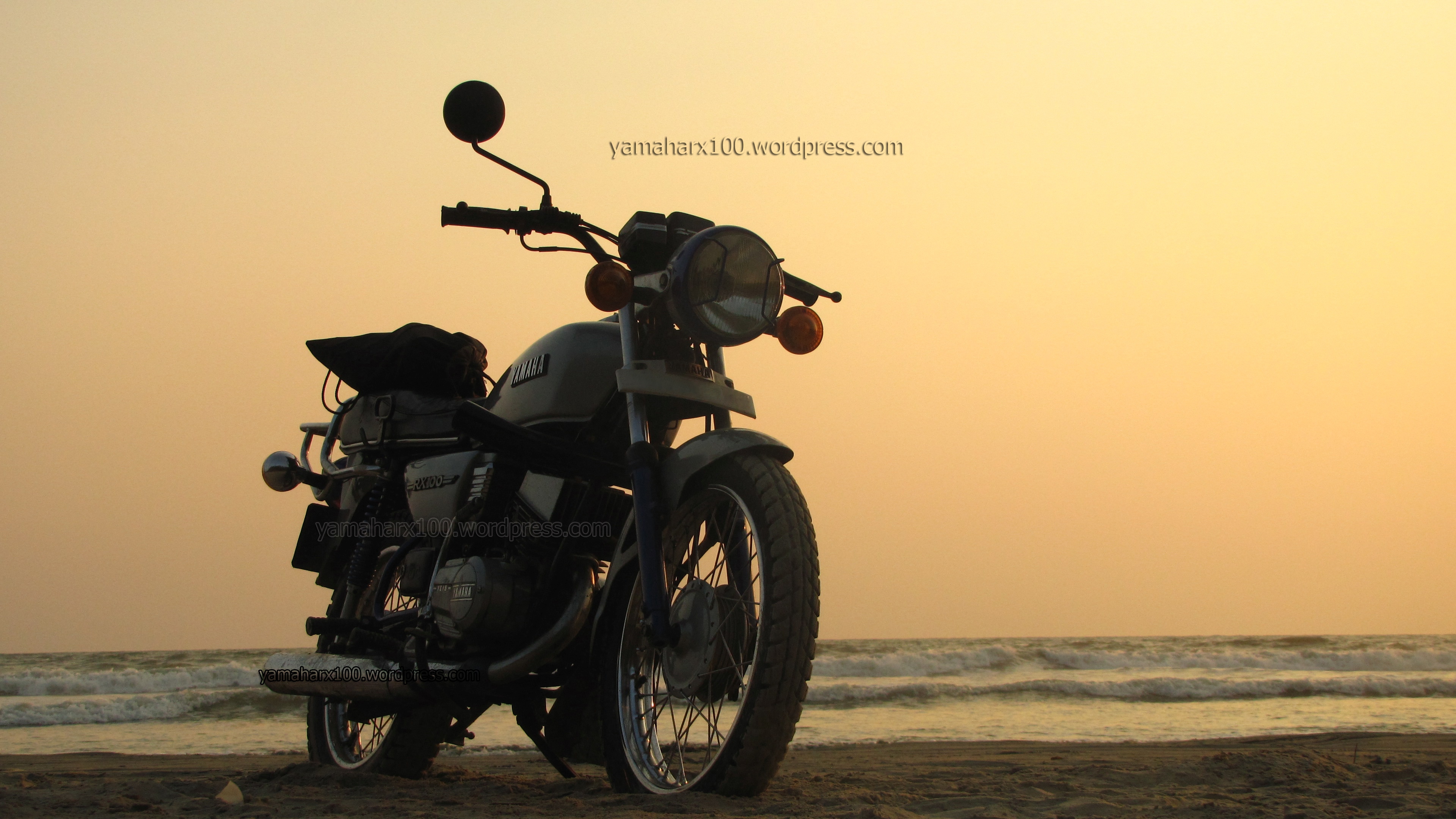 Rx 100 Bike Background Hd - HD Wallpaper 