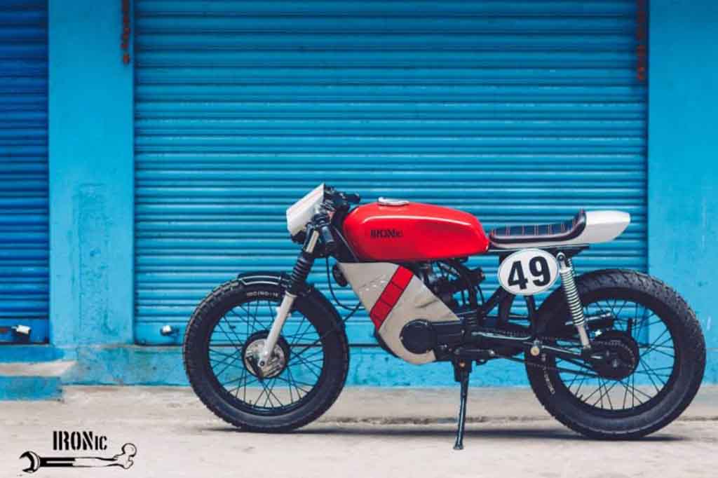 Yamaha Rx100 Cafe Racer By Ironic Engineering 2 - Yamaha Rx 100 Cafe Racer - HD Wallpaper 
