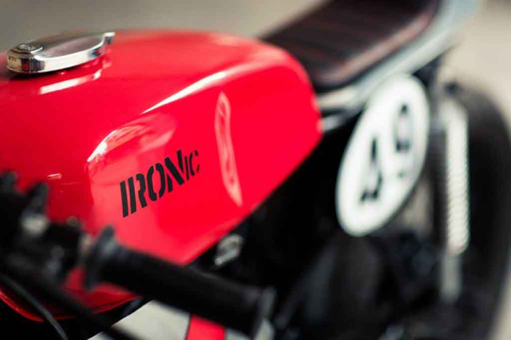 Yamaha Rx100 Cafe Racer By Ironic Engineering 4 - Yamaha Rx100 Fuel Tank - HD Wallpaper 