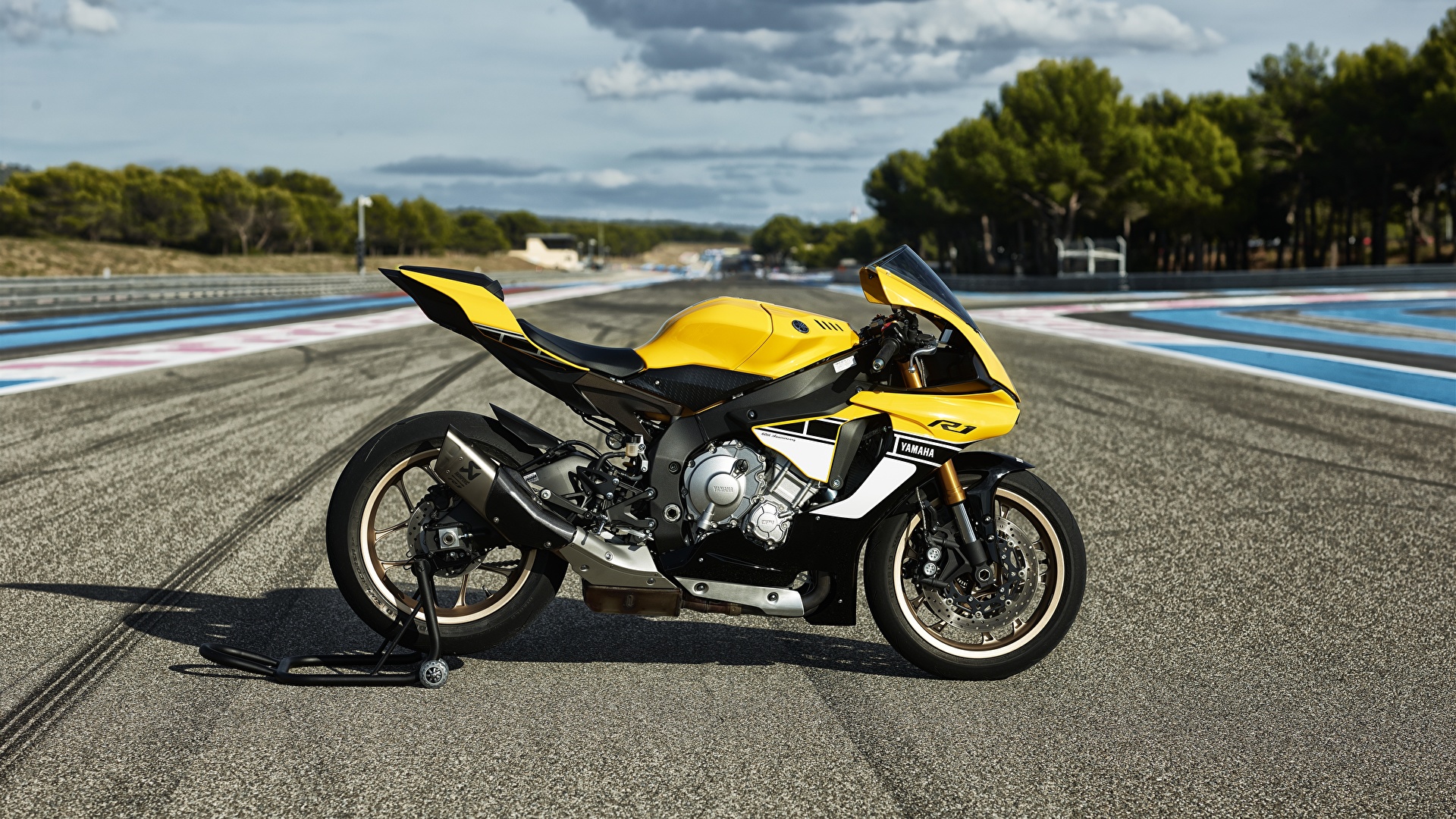 2015 R1 60 Anniversary - HD Wallpaper 