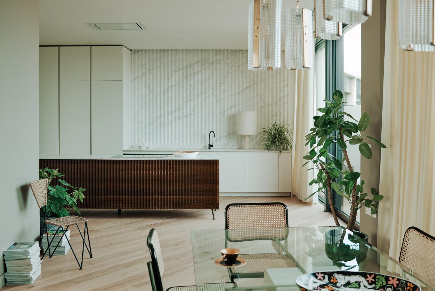 Kitchen In Retrouvius And Bella Freud Helios 710 Apartment - Interior Design Trends 2019 - HD Wallpaper 