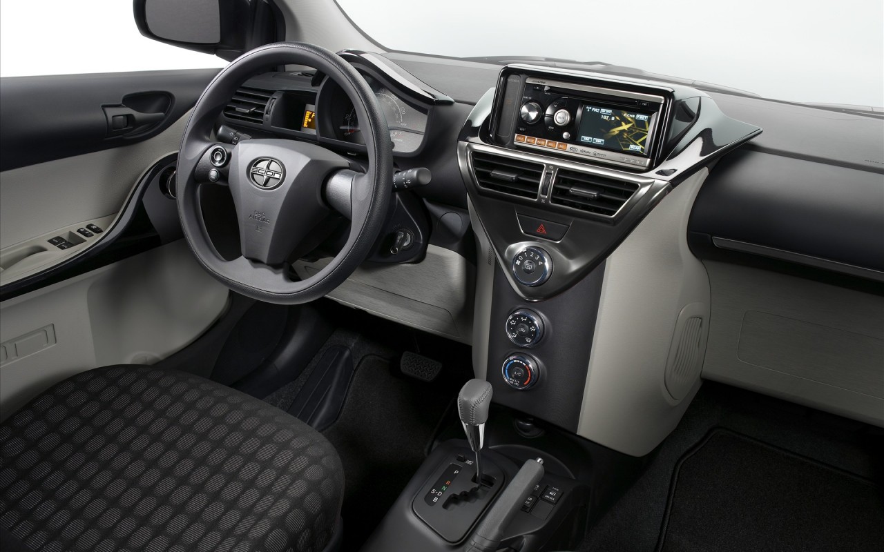 Scion Iq, Autumn, Color Wallpapers - Toyota Iq Scion Interior - HD Wallpaper 